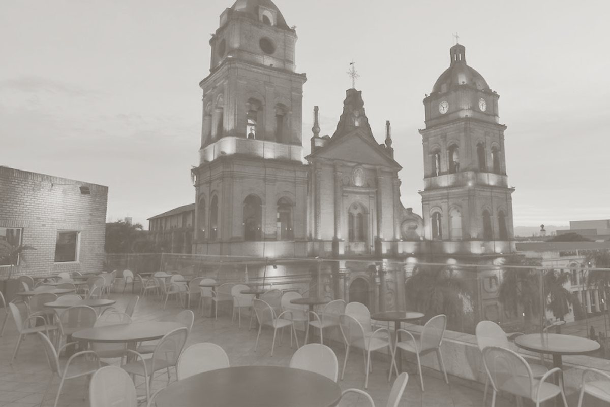 Terraza de La Pascana frente a la Catedral, al atardecer